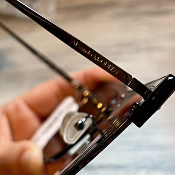 SALE🌻ALEXANDER MCQUEEN unixes sunglasses ✨❤️ - Picture 11 of 16